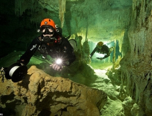 Hang động ngập nước dài nhất thế giới tại Mexico