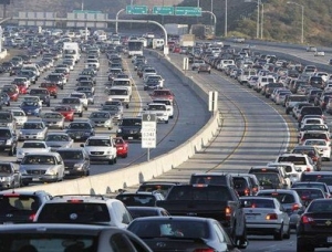 Mối nguy hại từ khí thải khi lái xe giờ cao điểm