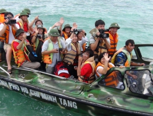 Kỷ niệm Ngày báo chí cách mạng Việt Nam 21/6: Tác nghiệp ở “Quần đảo bão tố”