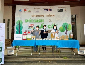 Sống xanh cùng “Đổi sách lấy cây”