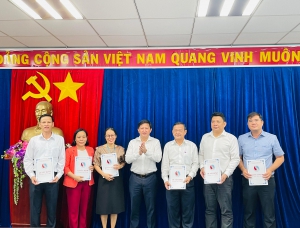 Sở Tài nguyên và Môi trường tổ chức Lễ trao quyết định công tác cán bộ