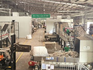 Bức tranh tái chế Việt Nam: Những mảng màu xám, xanh