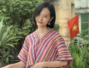 Lấy rác “nuôi” nghề thổ cẩm